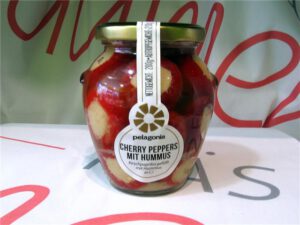 Kirschpaprika gefüllt mit Hummus